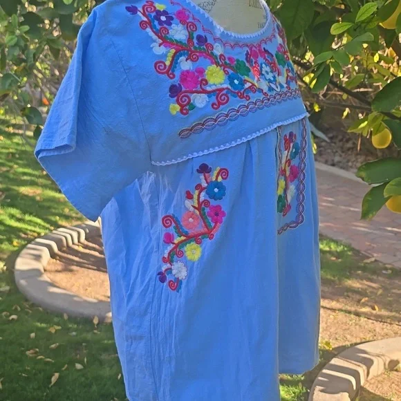 Floral Embroidered Women's Blouse in Blue - Picture 4 of 7